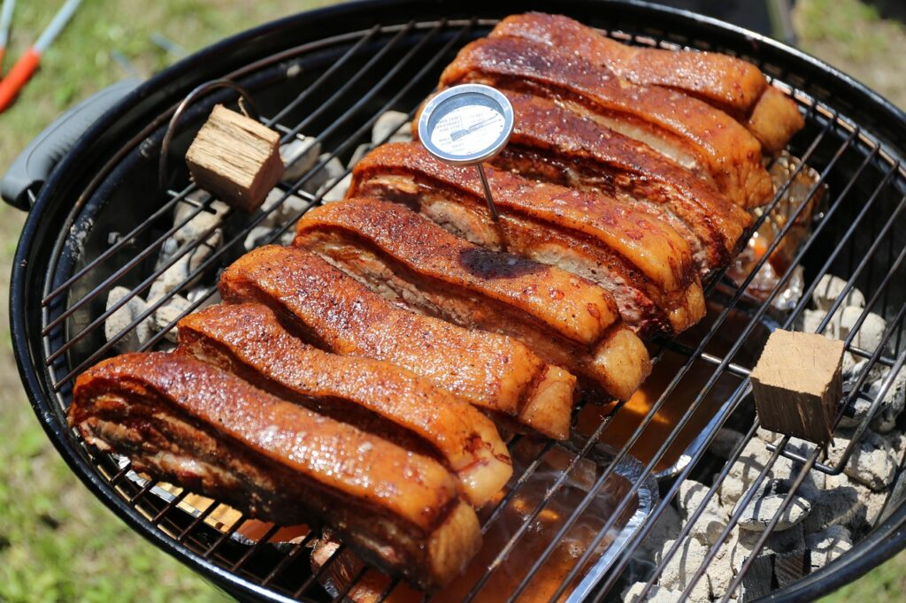 キャンプに持参する肉加工品は常温保存でどれが便利？